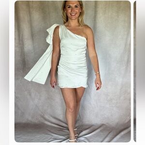 One-Shoulder White Mini Dress with Statement Bow